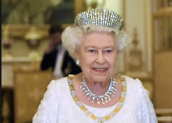 Queen Elisabveth is seraching a new patissier